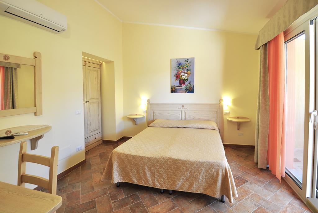 Affittacamere B&B La Villa Dei Graniti 빌라시미우스 객실 사진